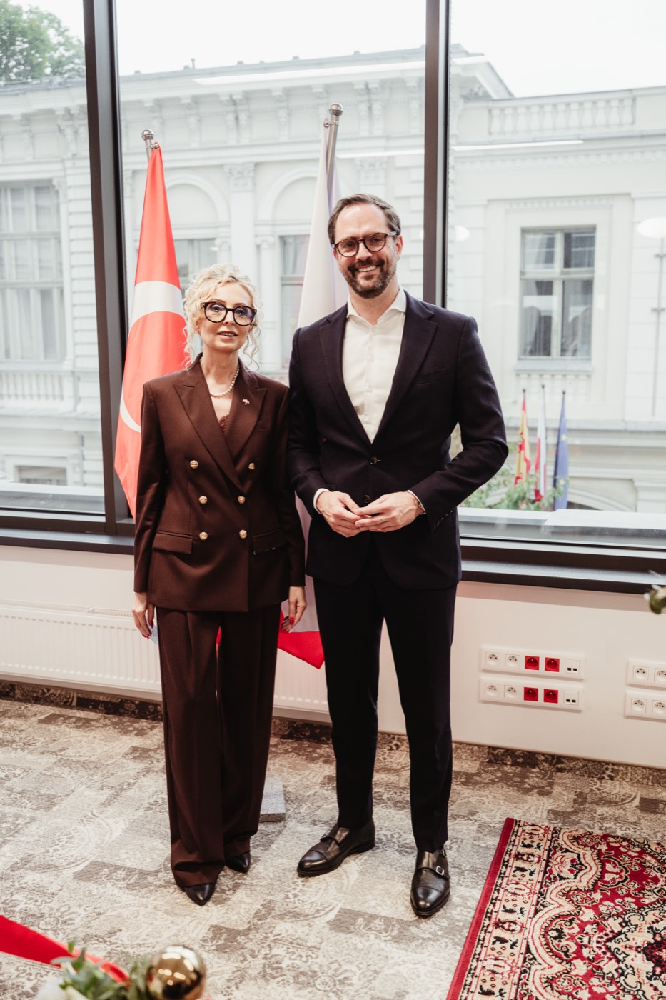 Konsul Honorowa Nina Ryszka-Olbrychowska z gościem uroczystości